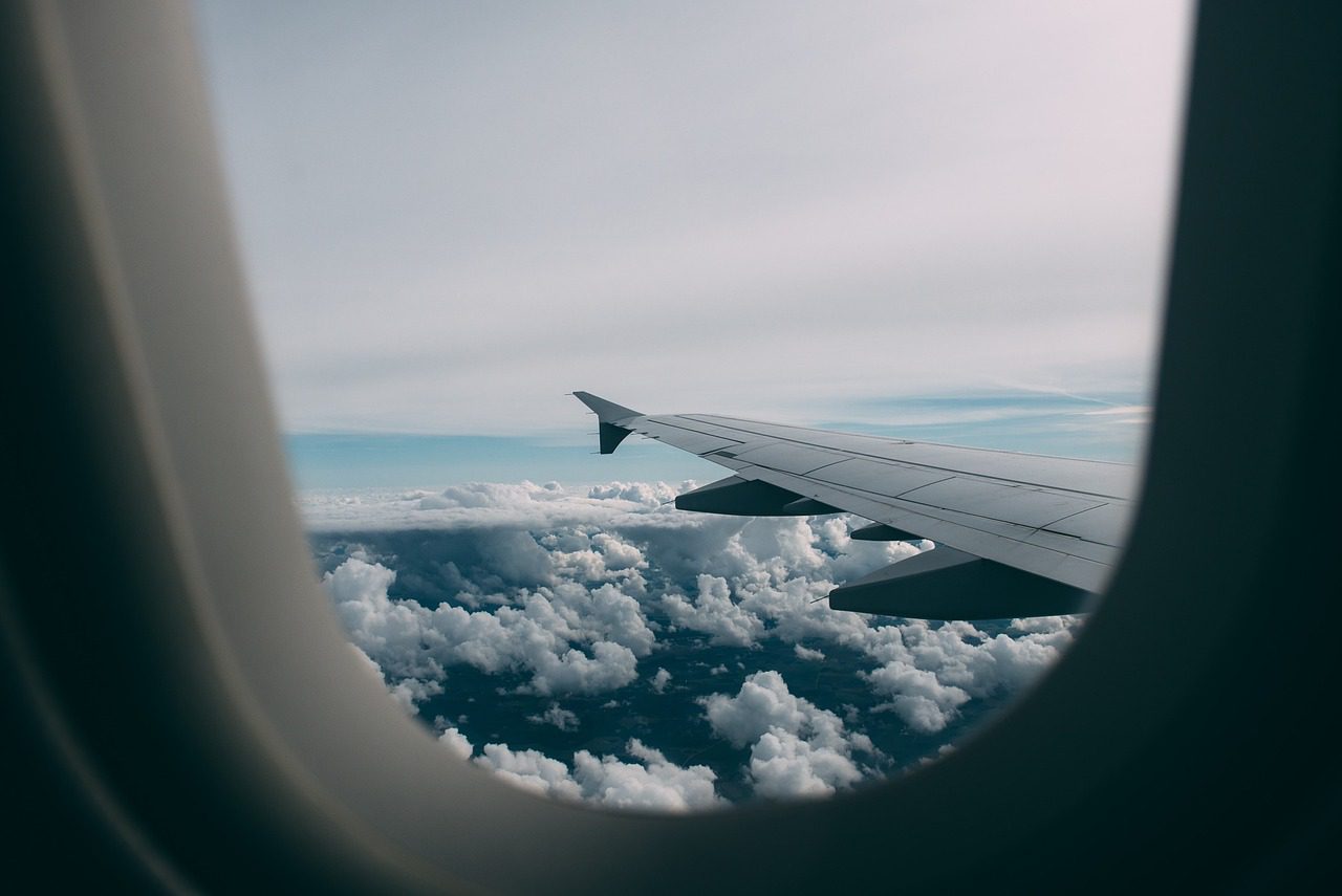 An airplane window and its strong acrylic material properties